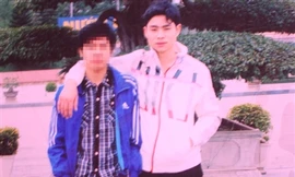 Bắt khẩn cấp bốn đối tượng, thu 50 lượng vàng