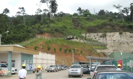 Hai công ty vàng lớn nhất nước tạm dừng hoạt động