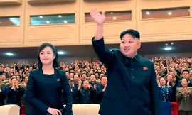 Lãnh đạo Triều Tiên Kim Jong Un và phu nhân Ri Sol Ju