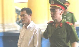 Bị chú hãm hại suốt 7 năm, bé gái 14 tuổi sinh con