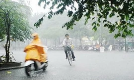 Mưa dông phía Nam, nắng nóng phía Bắc