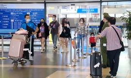 Giá vé máy bay dịp 30/4 - 1/5 tăng kỷ lục, đi trong nước đắt hơn quốc tế