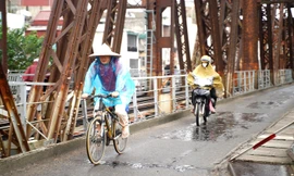 Hà Nội đón gió lạnh đầu mùa kèm mưa phùn