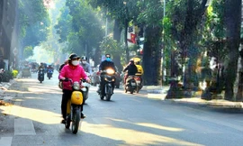 Hà Nội cuối tuần chênh nhiệt cao nguy cơ gây hại cho sức khoẻ