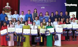 Hành trình cùng Danisa mang máy tính tiếp động lực cho người 'cõng chữ lên non'