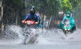 Hà Nội nắng gắt, chuyển mưa lớn giải nhiệt từ giữa tuần