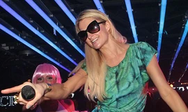 Chị em Paris Hilton vui chơi hết mình