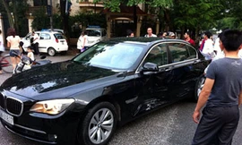Hà Nội: Xe tập lái đâm xế hộp hạng sang