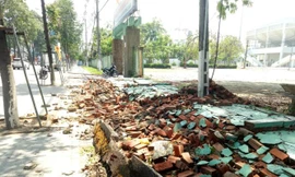  Lốc lớn ở Bình Dương làm tường SVĐ Gò Đậu đổ sập