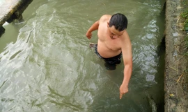 Hố nước 'không đáy', ngàn người múc cùng lúc không hết