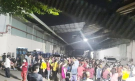 Chủ bán công ty ngày cận tết, công nhân tụ tập đòi quyền lợi