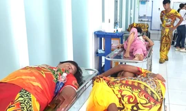 Nhiều người trong đoàn lân sư rồng nhập viện sau khi ăn bánh mì và bánh bao