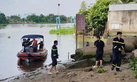 Bị 'giang hồ đòi nợ', người đàn ông nhảy sông Sài Gòn tự tử