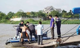 Ghe chở 5 người bị chìm, 1 người tử vong 