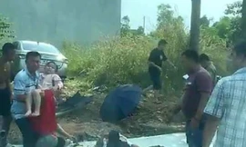 Ô tô hất văng hai xe máy lên vỉa hè, 3 người bị thương