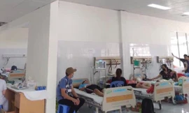 Những bệnh nhân đầu tiền đến điều trị tại bệnh viện trăm tỉ từng bỏ hoang