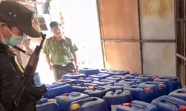 Đột nhập, phát hiện công ty sản xuất hàng nghìn chai nước rửa tay giả