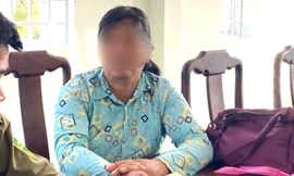 Vờ đồng ý vào nhà nghỉ 'tâm sự', người phụ nữ bán vé số cướp nhẫn vàng của cụ ông U80