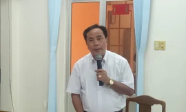 Họp HĐND xem xét đơn từ chức của lãnh đạo huyện chống kiểm dịch