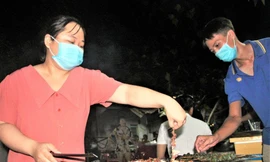 Ấm áp đêm Noel sớm của thanh niên công nhân và sinh viên trong ký túc xá