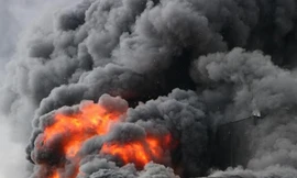 Công ty gốm sứ ở Bình Dương chìm trong biển lửa 