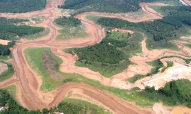 Người dân lần đầu chứng kiến nhánh sông Bé hạ nguồn thủy điện Thác Mơ khô cạn như sa mạc