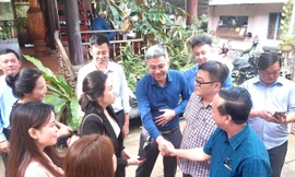 Bí thư Thị ủy ở Bình Dương ‘cà phê sáng’ với người dân