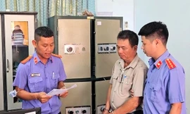 Bắt một cán bộ Chi cục Thi hành án dân sự 