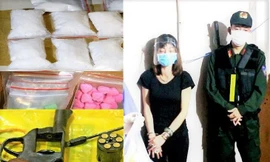 Bắt nữ chủ tiệm massage tàng trữ gần 1,4 kg ma túy cùng súng đạn 