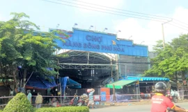 Cảnh sát chăng dây ngưng hoạt động chợ Đầu Mối lớn nhất Bình Dương