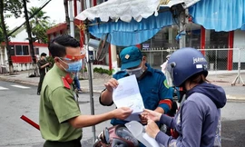 Cận cảnh Bình Dương kiểm soát nghiêm người ra đường trong ngày đầu cách ly xã hội