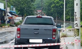 Phát hiện tài xế ngồi bất động trong xe bán tải sau hai ngày đậu giữa đường