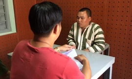  Công an lấy lời khai của Tấn