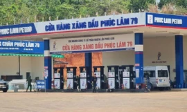 Công an phong toả, khám xét một cây xăng ở Bình Phước