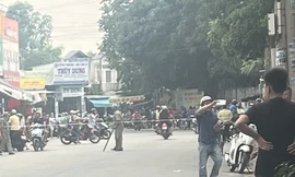 Người phụ nữ bán cá nghi bị hai thanh niên lạ mặt cắt cổ 