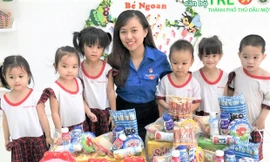 Nữ Bí thư Chi đoàn ở Bình Dương sáng kiến làm đồ dùng dạy học với giá rẻ