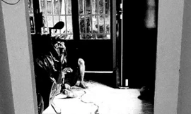 Phát hiện vợ cũ ngủ với trai lạ, người đàn ông đột nhập gây án lúc nửa đêm rồi tự tử