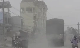 Đường thi công dang dở ở Bình Dương, bụi bay mịt mù khiến người dân bức xúc