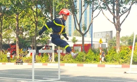 Công an 12 tỉnh thi chữa cháy và cứu nạn