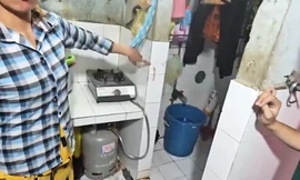 Bắt khẩn cấp kẻ vũ phu chích điện, đâm dao vào vùng kín người vợ 