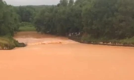 Hai bé 10 tuổi ra suối chơi, bị nước cuốn mất tích ở Bình Phước