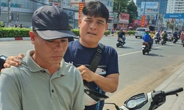 Út (đội nón) bị bắt giữ 