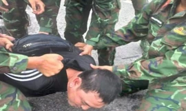 Đang trực chốt, chiến sĩ lao ra đường khống chế tên cướp 