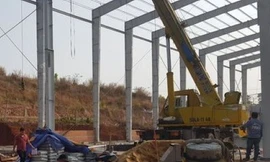 Cần cẩu đứt cáp làm 3 người thương vong