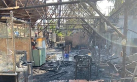 Quán cà phê ở Bình Dương chìm trong biển lửa lúc rạng sáng