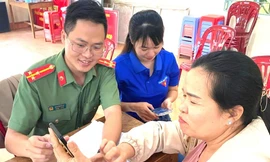 Ngày cuối tuần làm công an xã