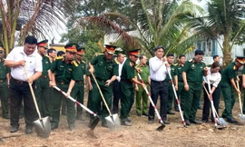 Tìm kiếm, cất bốc hài cốt liệt sĩ chôn tập thể trong vườn nhà dân ở Bình Dương