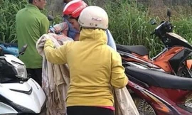 Người mẹ nhập viện cấp cứu, trong khi đứa con đã tử vong.