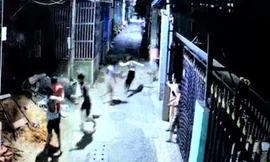 Clip hàng xóm đánh nhau do chó thả rông, một người nguy kịch