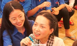 Nghị lực phi thường của nữ nhà văn bị liệt truyền cảm hứng cho giới trẻ